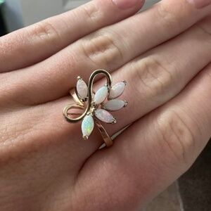 Estate Gold & 3CT Opal ring